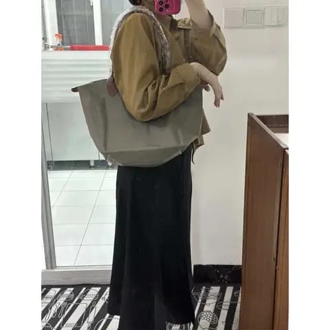 Elegant foldable nylon handbag